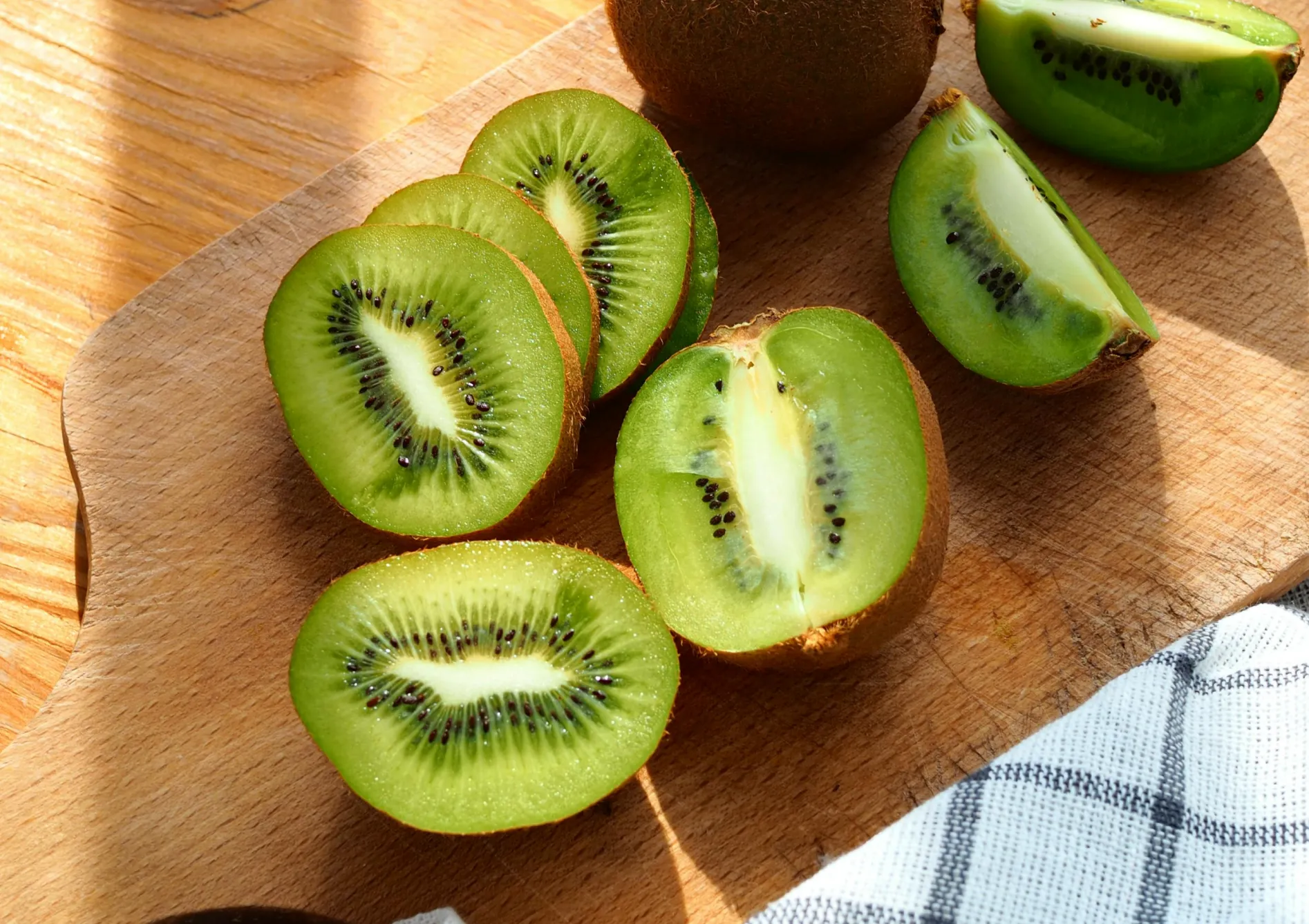 Choisir les meilleures plantes grimpantes fruitières pour une pergola Choisir les meilleures plantes grimpantes fruitières pour une pergola